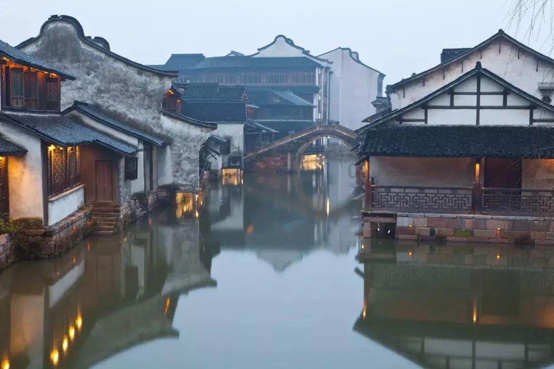 两个年轻人办“荣耀十年笑满金陵”相声专场,姜昆句号曹云金送祝福